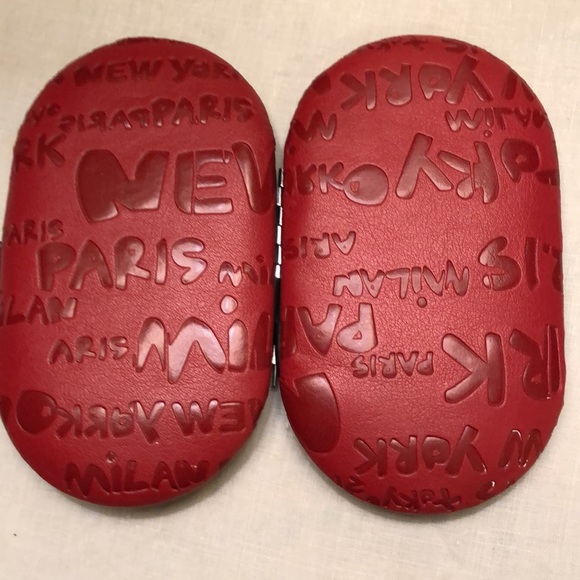 TRAVEL MANICURE SET - 7 pc + padded red leather case TRAVEL WORLD CITIES - #014 - Picture 3 of 5